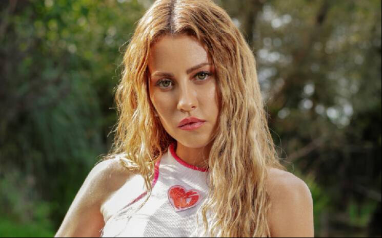 Ünlü şarkıcı Derya Uluğ korku dolu o anları anlattı! "Hayatımın en zor sahnesini yaptım" Ünlü şarkıcı Derya Uluğ korku dolu o anları anlattı! "Hayatımın en zor sahnesini yaptım" - 4. Resim