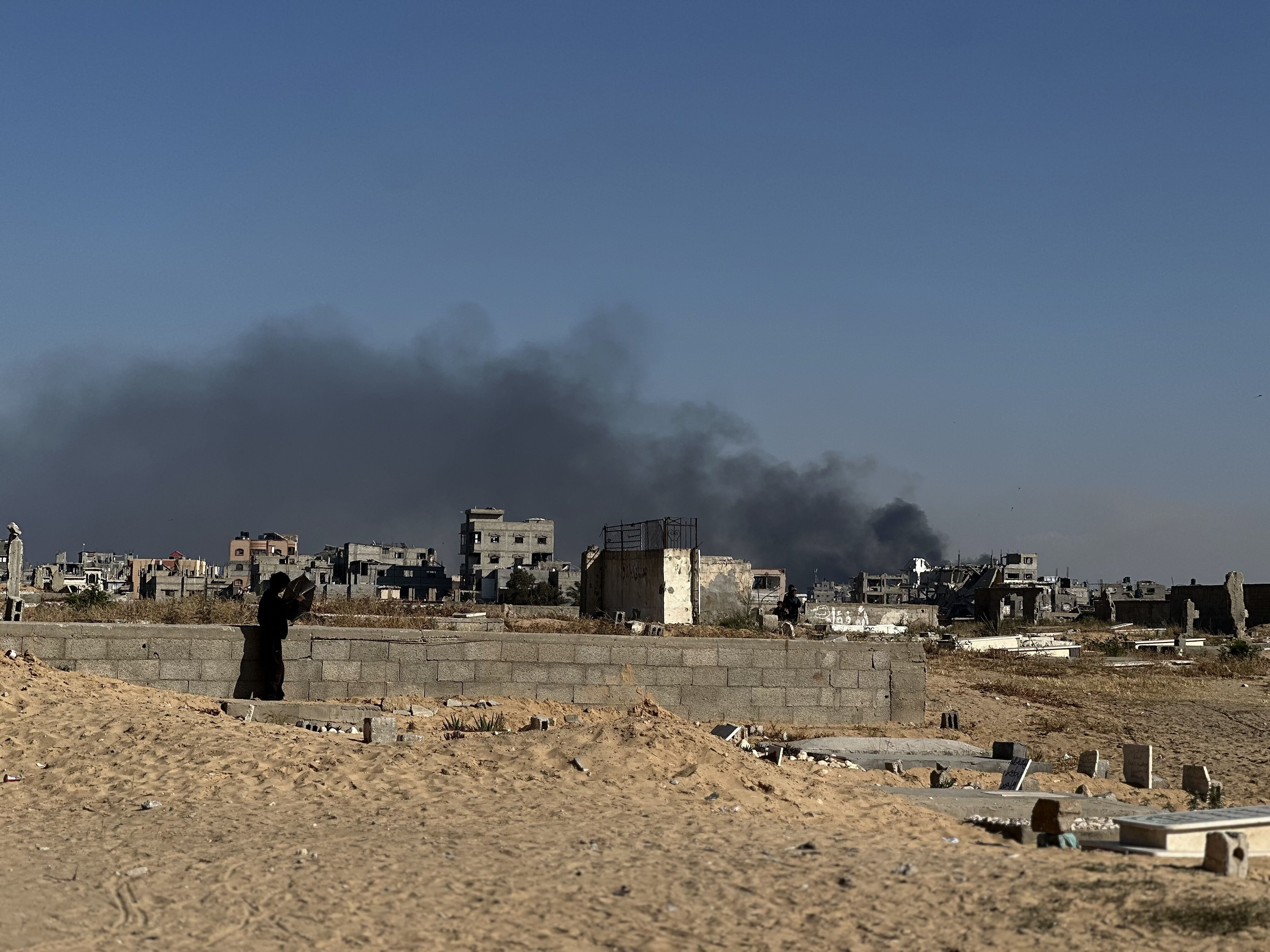Yemen'den sonra Lübnan-Suriye sınırına döndüler! İsrail'in kanlı saldırıları devam ediyor Yemen'den sonra Lübnan-Suriye sınırına döndüler! İsrail'in kanlı saldırıları devam ediyor - 1. Resim
