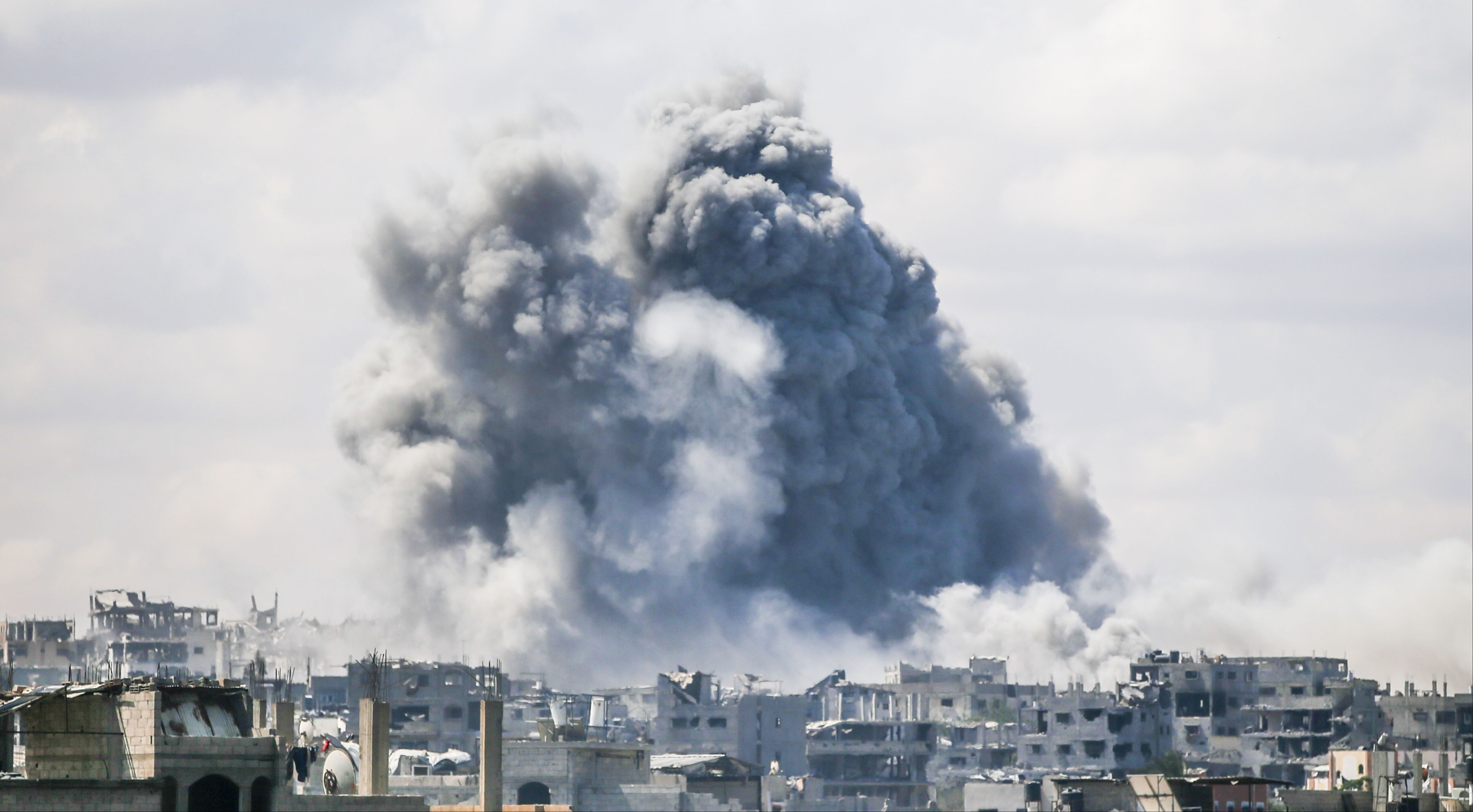 Yemen'den sonra Lübnan-Suriye sınırına döndüler! İsrail'in kanlı saldırıları devam ediyor Yemen'den sonra Lübnan-Suriye sınırına döndüler! İsrail'in kanlı saldırıları devam ediyor - 2. Resim