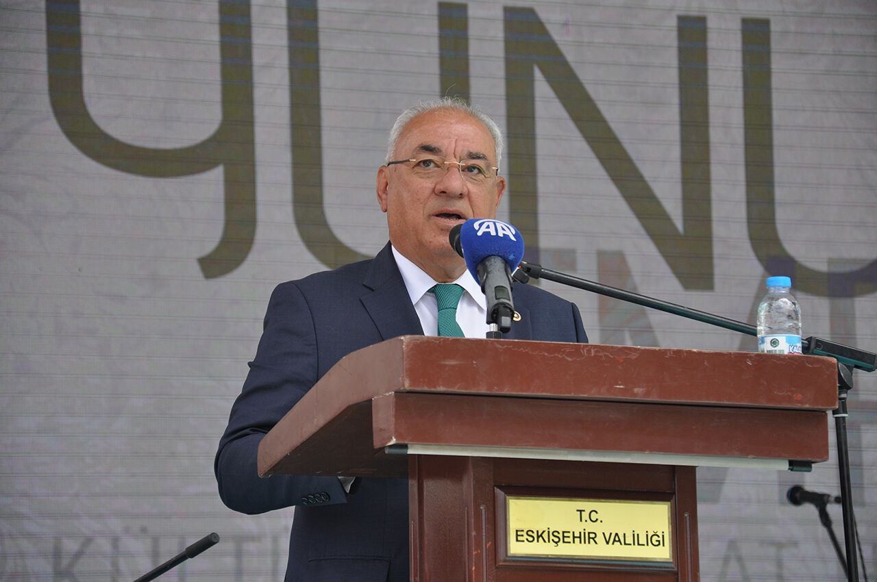 Akın akın türbesine geldiler! Dünya onun şiirlerini Yunus Emre kabri başında dualarla anıldı - 7. Resim