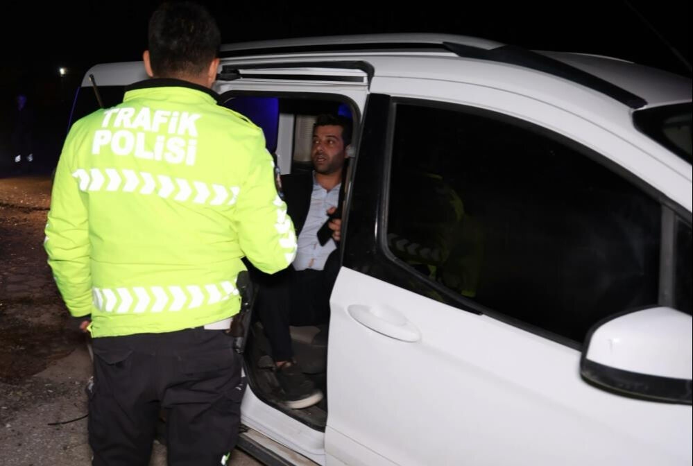 Alkollü sürücü 'dur' ihtarına uymadı! Yakalanınca 