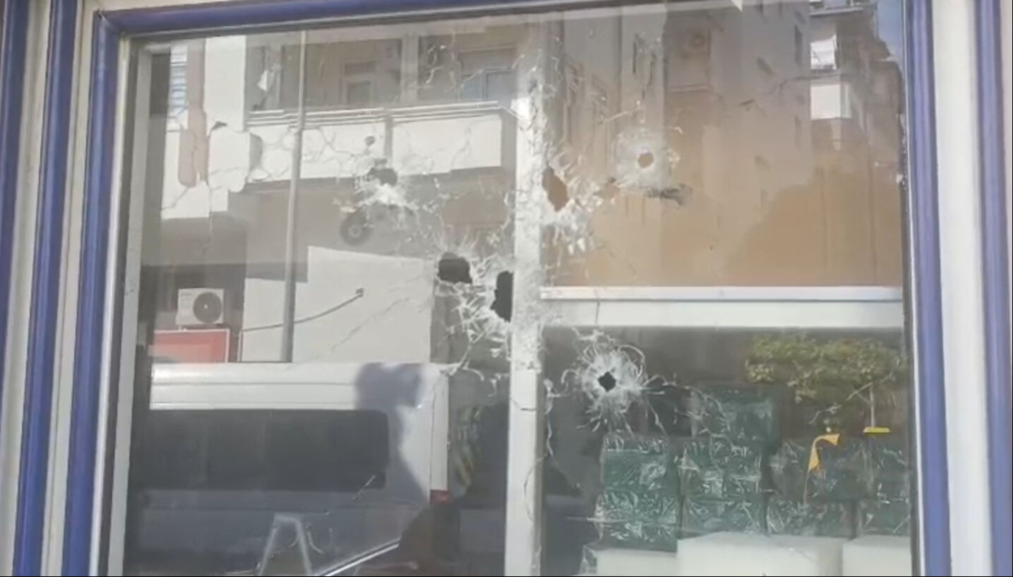 Antalya’da ilginç olay! Herkes kaçıştı, onlar film gibi izledi - 2. Resim