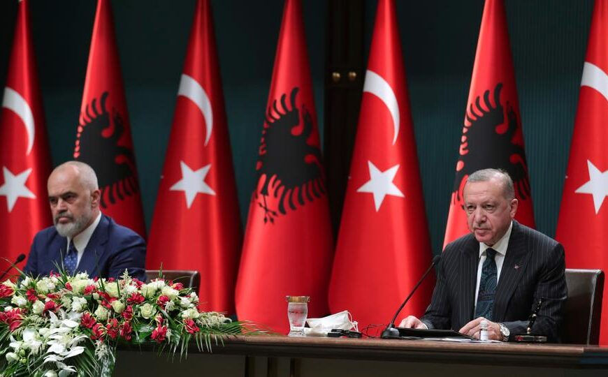 Arnavutluk’ta seçim heyecanı Türkiye tonuyla yükseliyor! Adaylardan ezber bozan hamle - 1. Resim