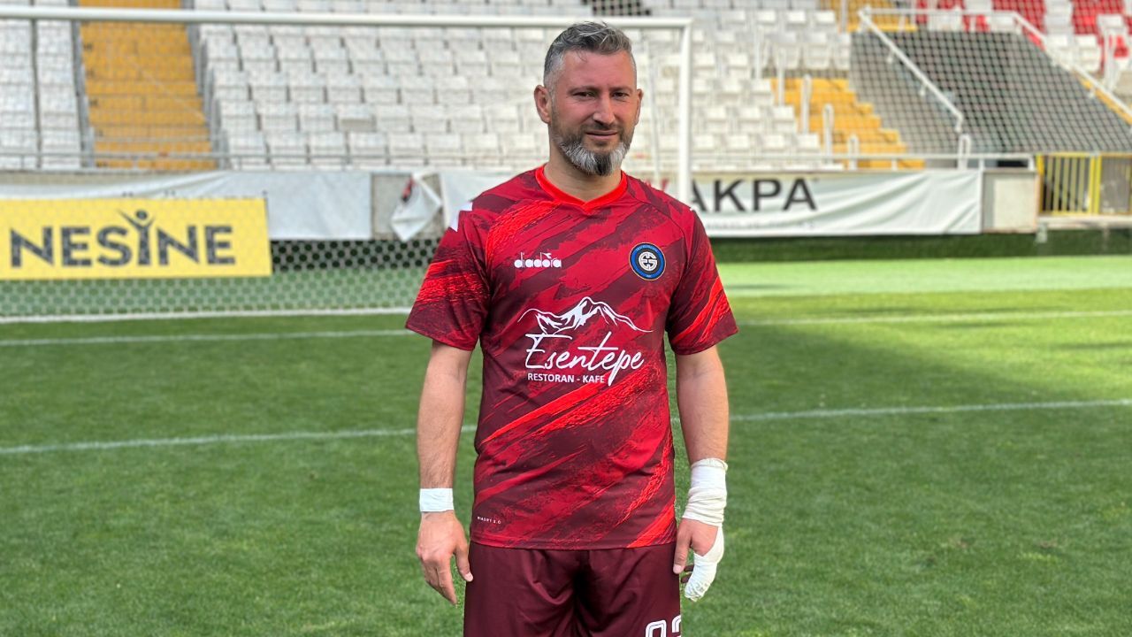Başkan, teknik direktör, futbolcu... Üçünü aynı anda yaptı, bir de şampiyon oldu Başkan, teknik direktör, futbolcu... Üçünü aynı anda yaptı, bir de şampiyon oldu