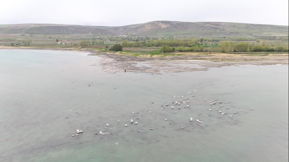 Bitlis'te tüyler ürperten manzara! Tarihi mezar hedefleri oldu - 2. Resim