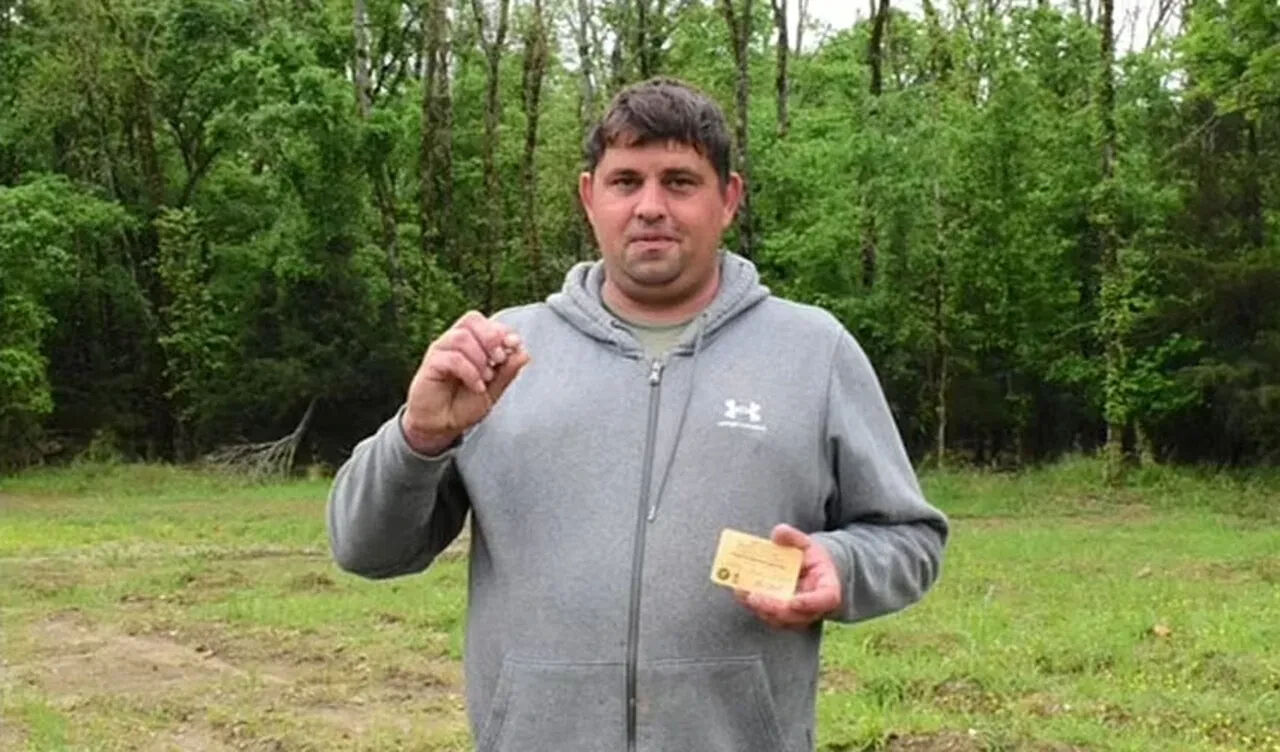 Çöp zannetti, gerçek bambaşka çıktı! Parkın her yerinden fışkırıyor Çöp zannetti, gerçek bambaşka çıktı! Parkın her yerinden fışkırıyor - 1. Resim