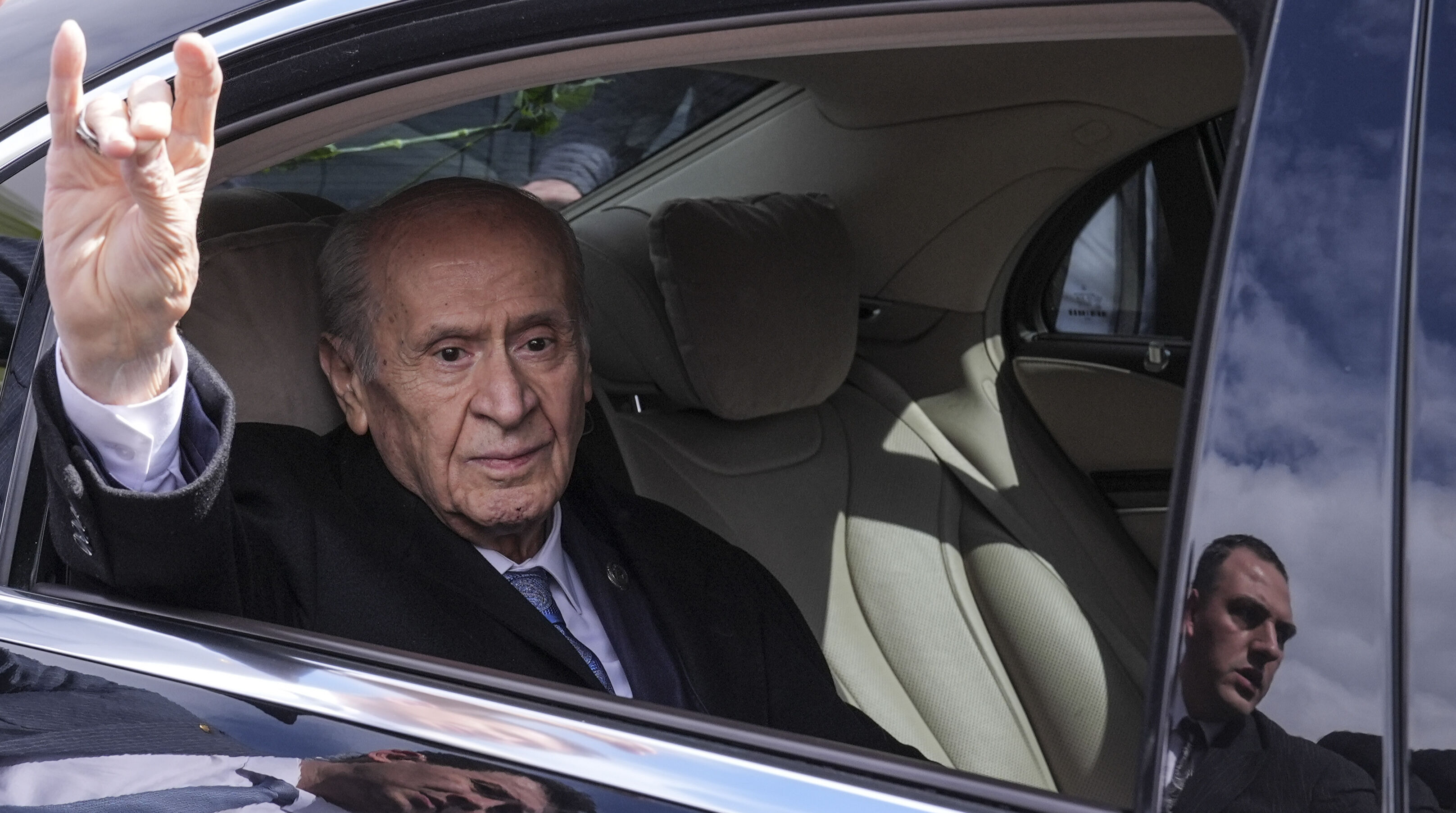 Cumhurbaşkanı Erdoğan, Bahçeli'yi ziyaret etti! Cumhurbaşkanı Erdoğan, Bahçeli'yi ziyaret edecek! Ameliyat sonrası ilk buluşma - 1. Resim