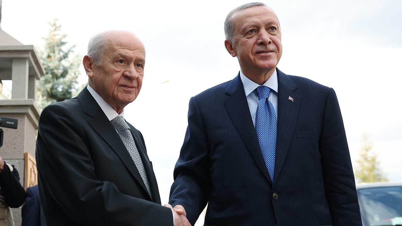 Cumhurbaşkanı Erdoğan, Bahçeli'yi ziyaret ediyor! MHP lideri kapıda karşıladı - Gündem