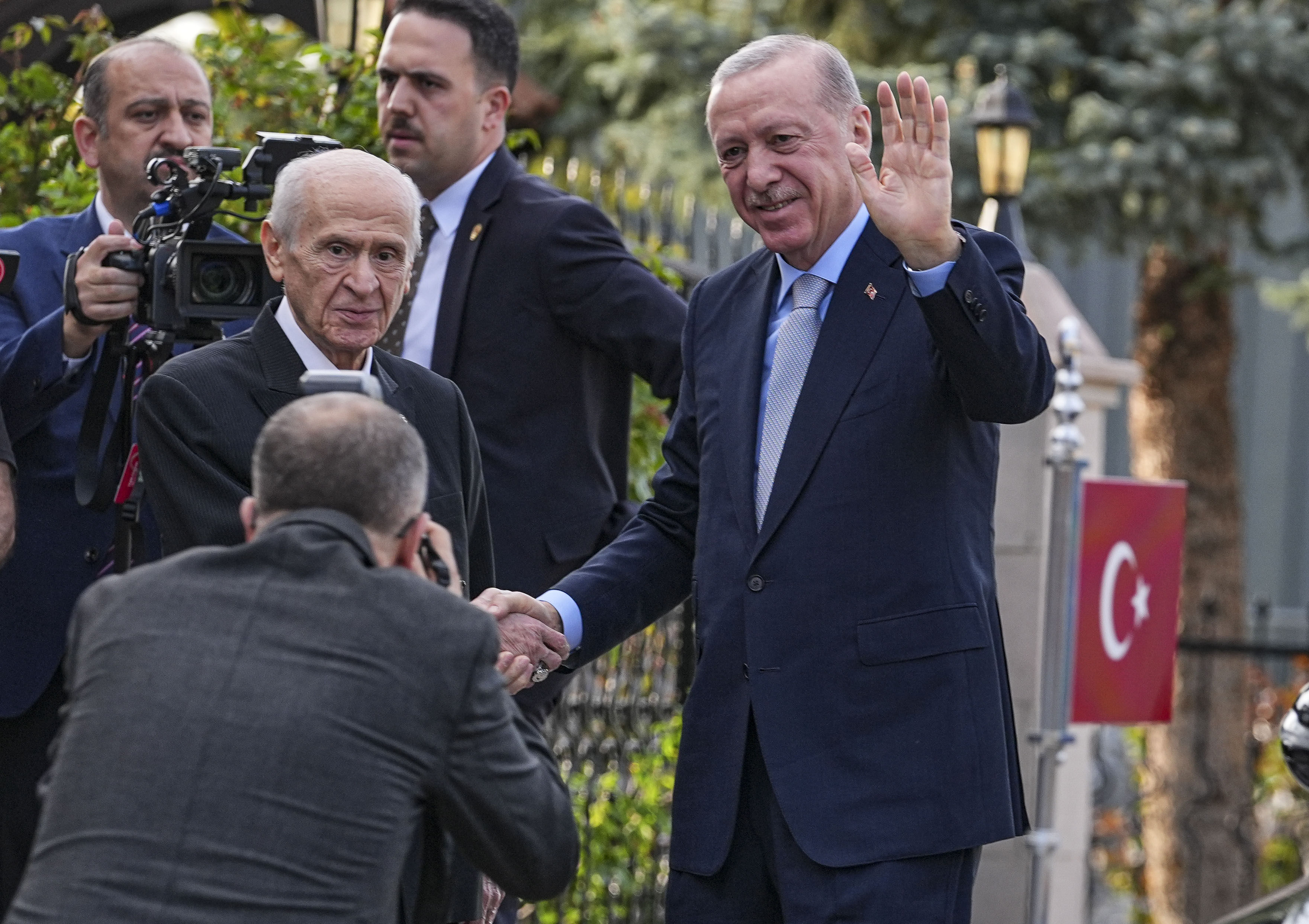 Cumhurbaşkanı Erdoğan, Bahçeli'yi ziyaret etti! Cumhurbaşkanı Erdoğan, Bahçeli'yi ziyaret etti! - 2. Resim