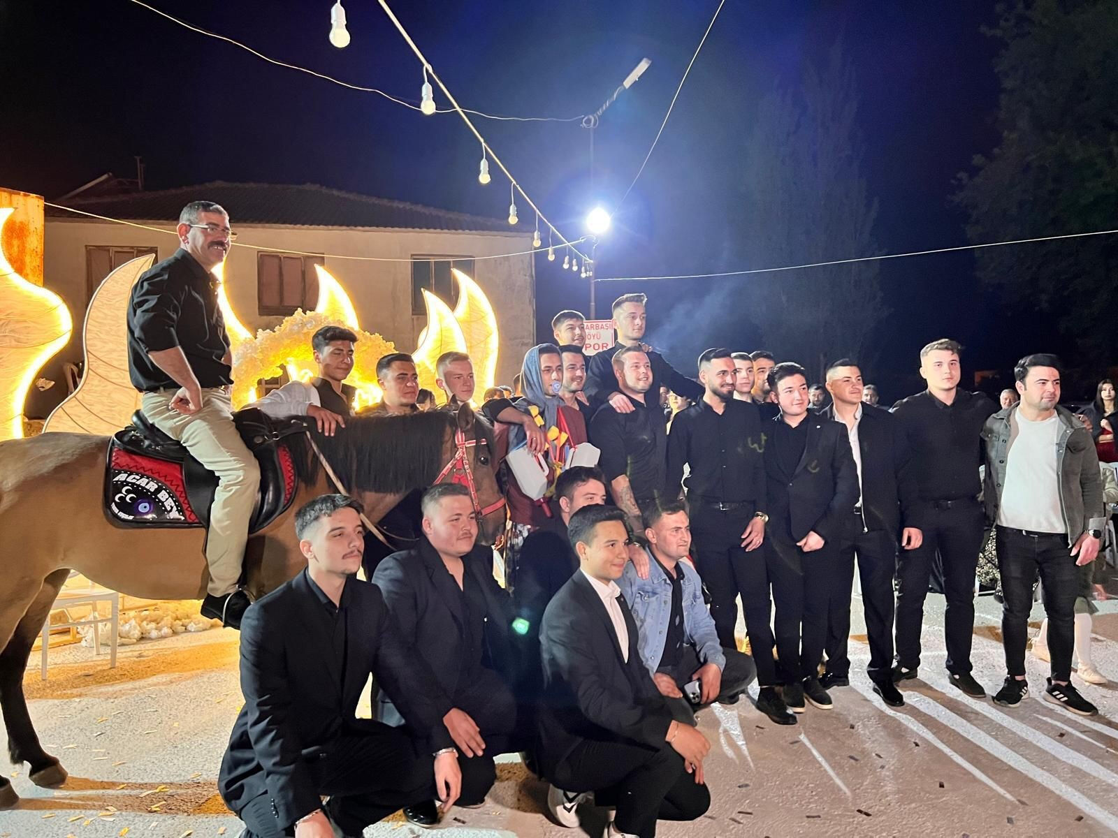 Düğünde geline buzağı sürprizi! Takı yerine damada verilen hediyeler şaşkına çevirdi Düğünde geline buzağı sürprizi! Takı yerine damada verilen hediyeler şaşkına çevirdi - 3. Resim