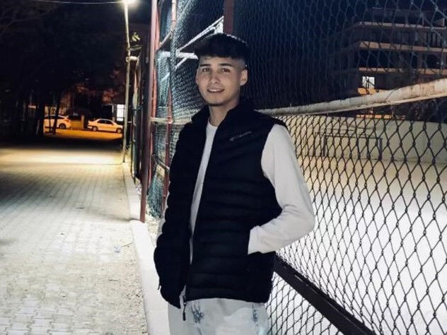 Elektrik direğine çarpan araçta can pazarı! 2 kişi öldü, 1 kişi yaralandı Elektrik direğine çarpan araçta can pazarı! 2 kişi öldü, 1 kişi yaralandı - 2. Resim