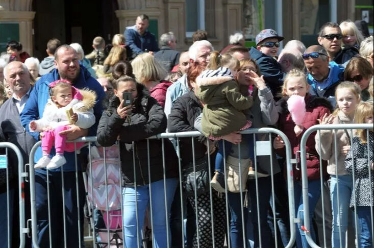 Festivalde hız treni faciası! Küçük çocuk kabusu yaşadı Festivalde hız treni faciası! Küçük çocuk kabusu yaşadı - 1. Resim