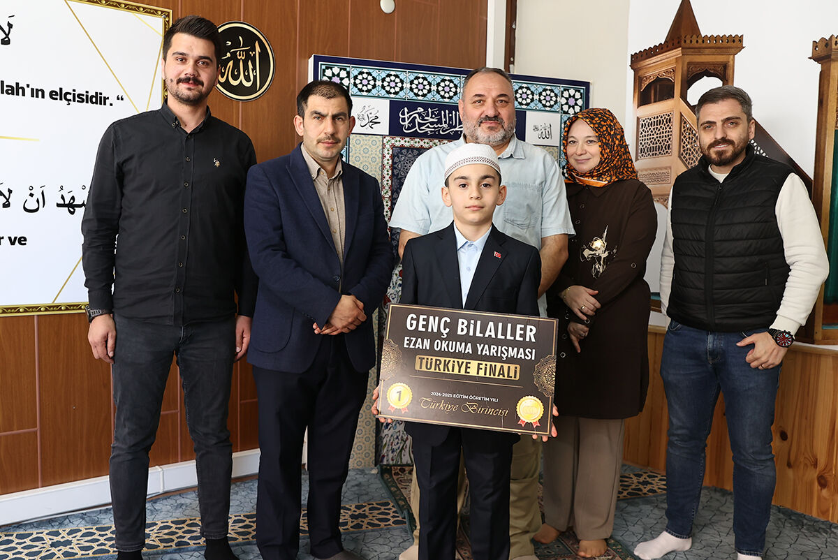 Hayali Ayasofya Cami müezzini olmak! Türkiye birincisi olan imam hatip öğrencisi dinleyenleri mest etti Hayali Ayasofya Cami müezzini olmak! Türkiye birincisi olan imam hatip öğrencisi dinleyenleri mest etti - 3. Resim