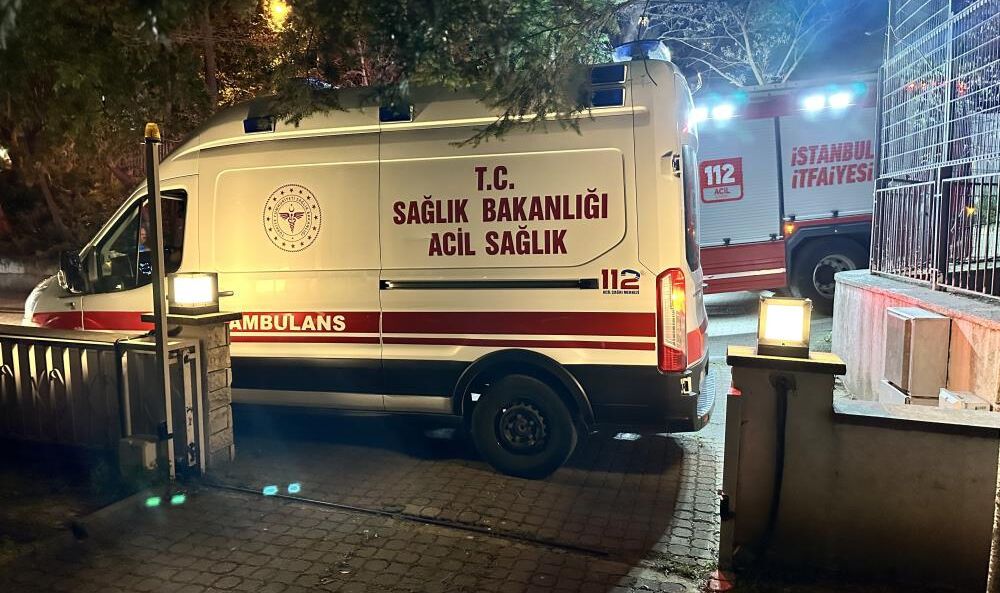 Kadıköy'de apartmanda yangın: 1 kişi can verdi - 1. Resim