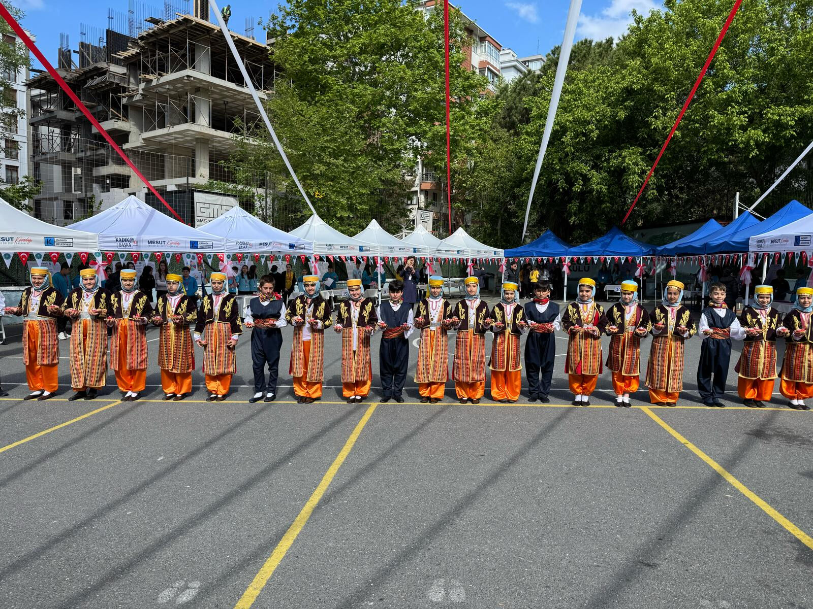 Kadıköy'deki Hakkı Değer Ortaokulu'nda bilim şöleni ilgi gördü Kadıköy'deki Hakkı Değer Ortaokulu'nda bilim şöleni ilgi gördü - 4. Resim