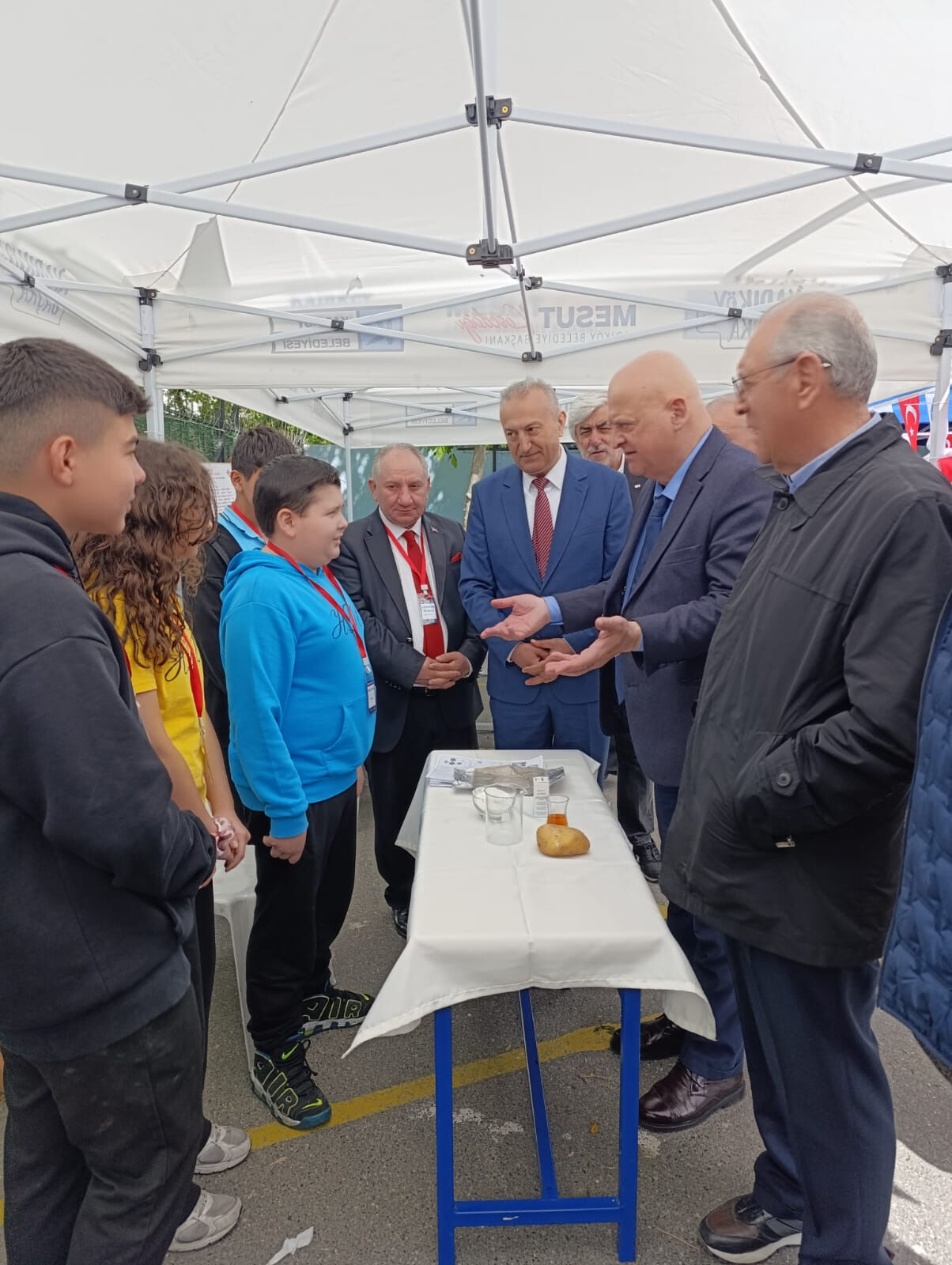 Kadıköy'deki Hakkı Değer Ortaokulu'nda bilim şöleni ilgi gördü Kadıköy'deki Hakkı Değer Ortaokulu'nda bilim şöleni ilgi gördü - 3. Resim