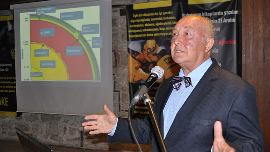 Övgün Ahmet Ercan kimdir, kaç yaşında? Sağlık durumunu açıkladı Övgün Ahmet Ercan kimdir, kaç yaşında? Sağlık durumunu açıkladı - 3. Resim