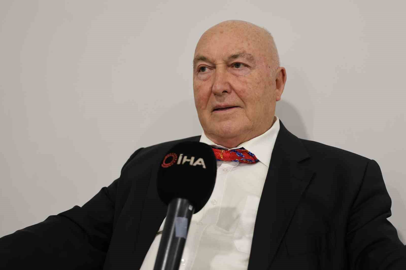 Övgün Ahmet Ercan kimdir, kaç yaşında? Sağlık durumunu açıkladı Övgün Ahmet Ercan kimdir, kaç yaşında? Sağlık durumunu açıkladı - 2. Resim