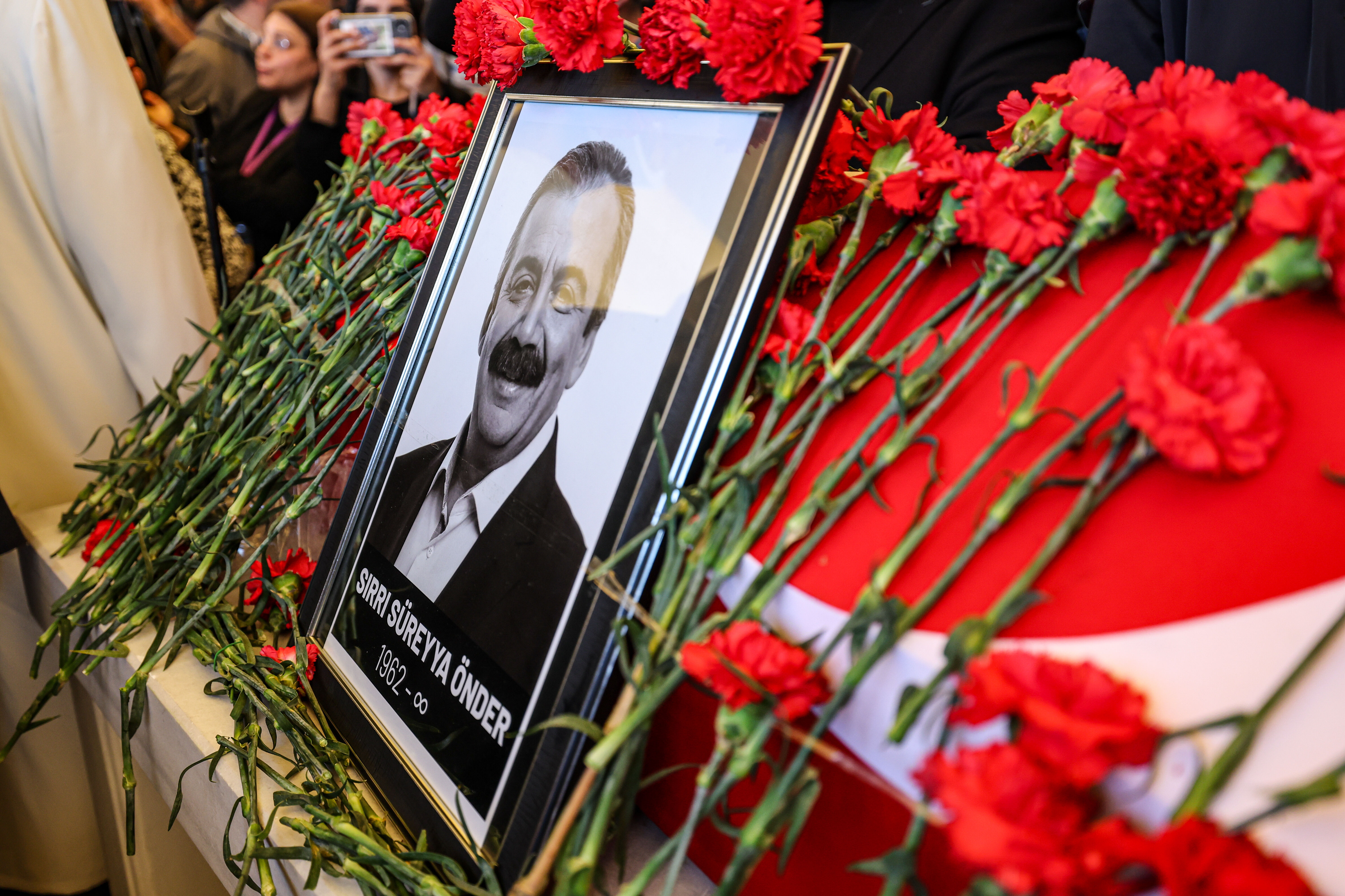 Sırrı Süreyya Önder'in vasiyeti belli oldu: Tabutumun ardından bunu oku... - 1. Resim