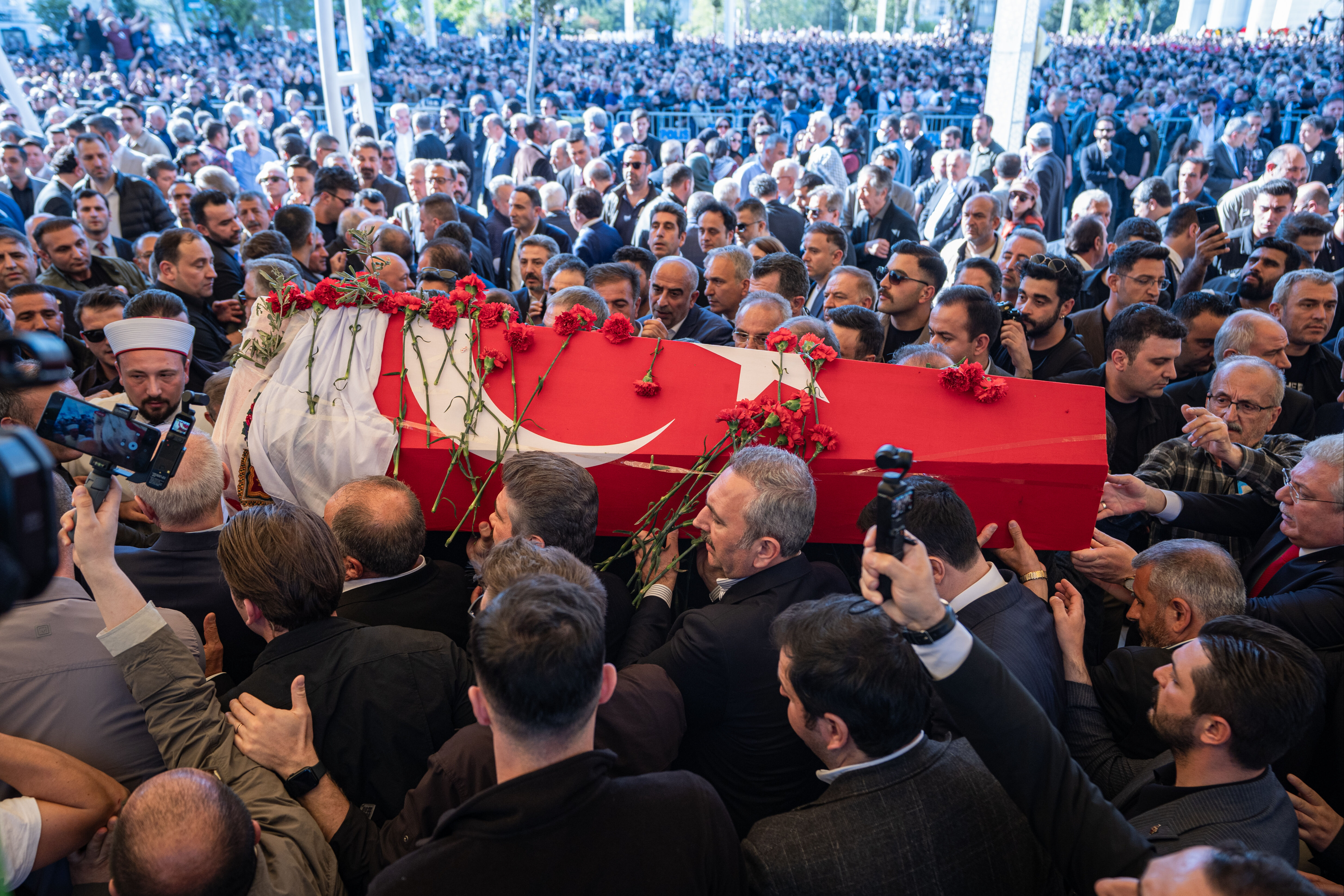 Sırrı Süreyya Önder'in vasiyeti belli oldu: Tabutumun ardından bunu oku... - 2. Resim