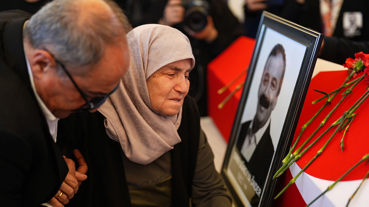 Sırrı Süreyya Önder'in vasiyeti belli oldu: Tabutumun ardından bunu oku... - 3. Resim