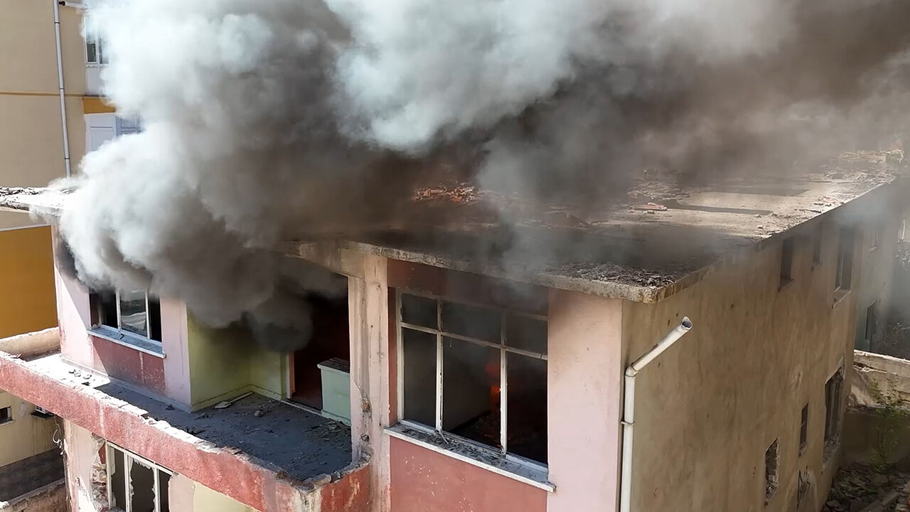 Tatbikatı gerçek sandılar! Enkazdaki çocuk mahalleliyi panikletti Tatbikatı gerçek sandılar! Enkazdaki çocuk mahalleliyi panikletti - 1. Resim