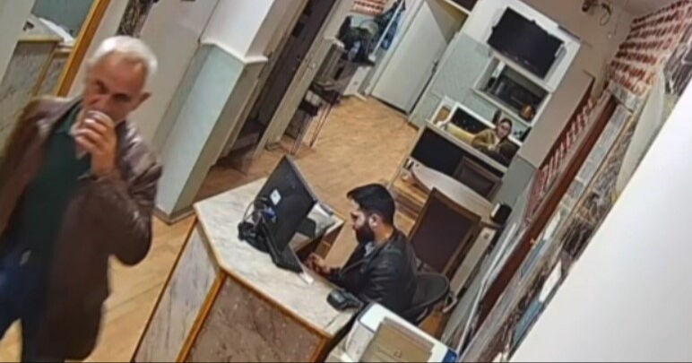 Tengioğlu'nun vahşetinden balkondan kaçarak kurtulmuş! Özgür Özel o telefonu anlattı: Ağlayarak... Tengioğlu'nun vahşetinden balkondan kaçarak kurtulmuş! Özgür Özel o telefonu anlattı: Ağlayarak... - 3. Resim