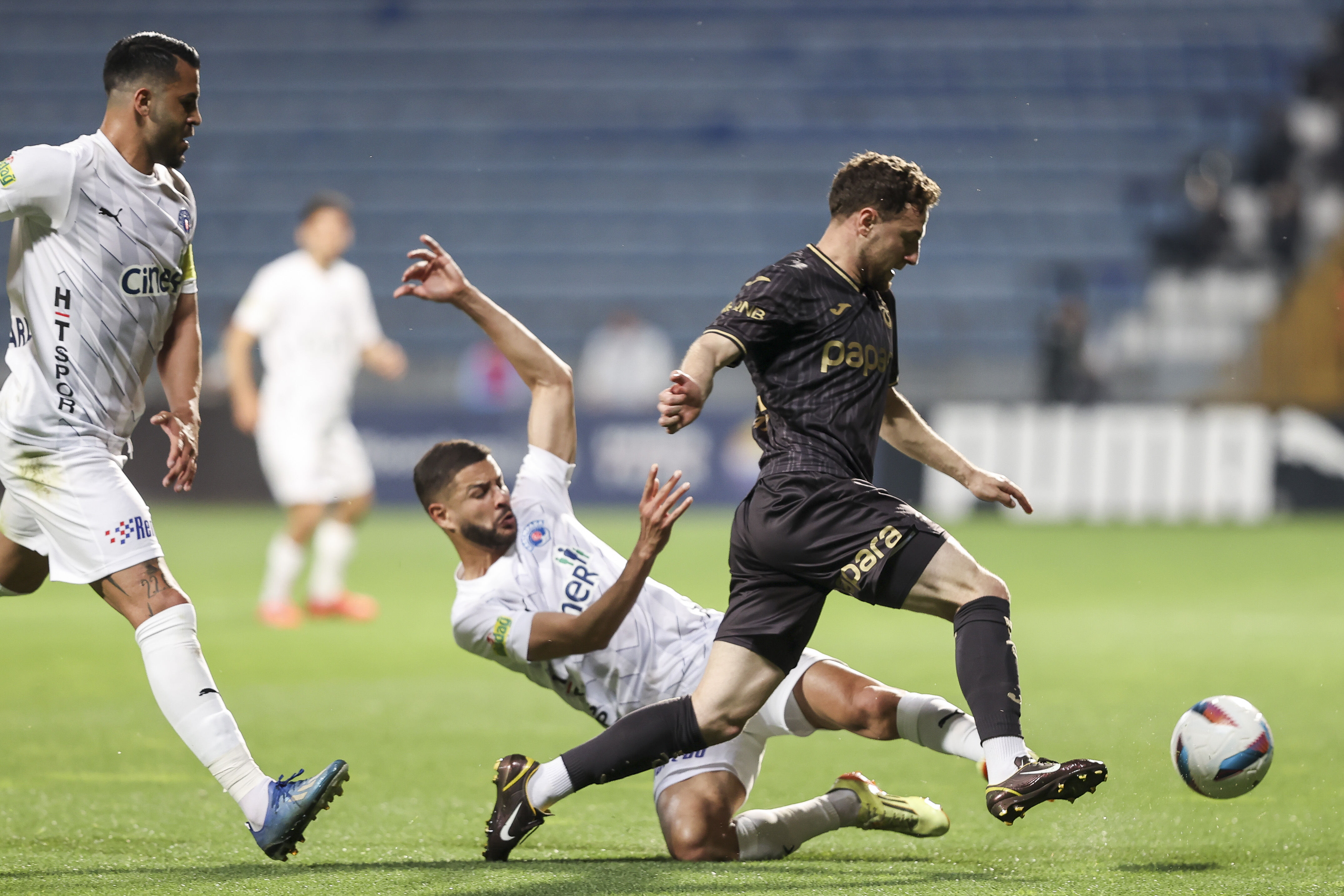Trabzon tekledi! Süper Lig’de üç maçtır kazanan Karadeniz ekibi deplasmanda Kasımpaşa ile yenişemedi - 3. Resim