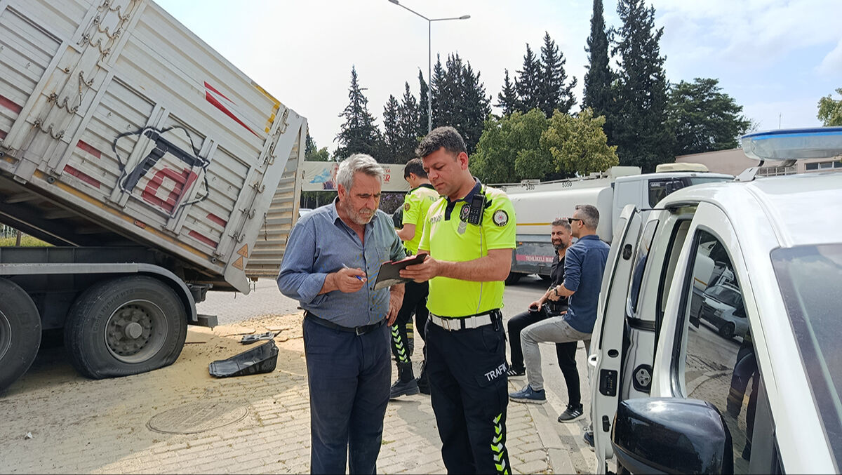 Üst geçidi koparan tır tehlike saçtı! Tırcı: Vurunca haberim oldu! - 4. Resim