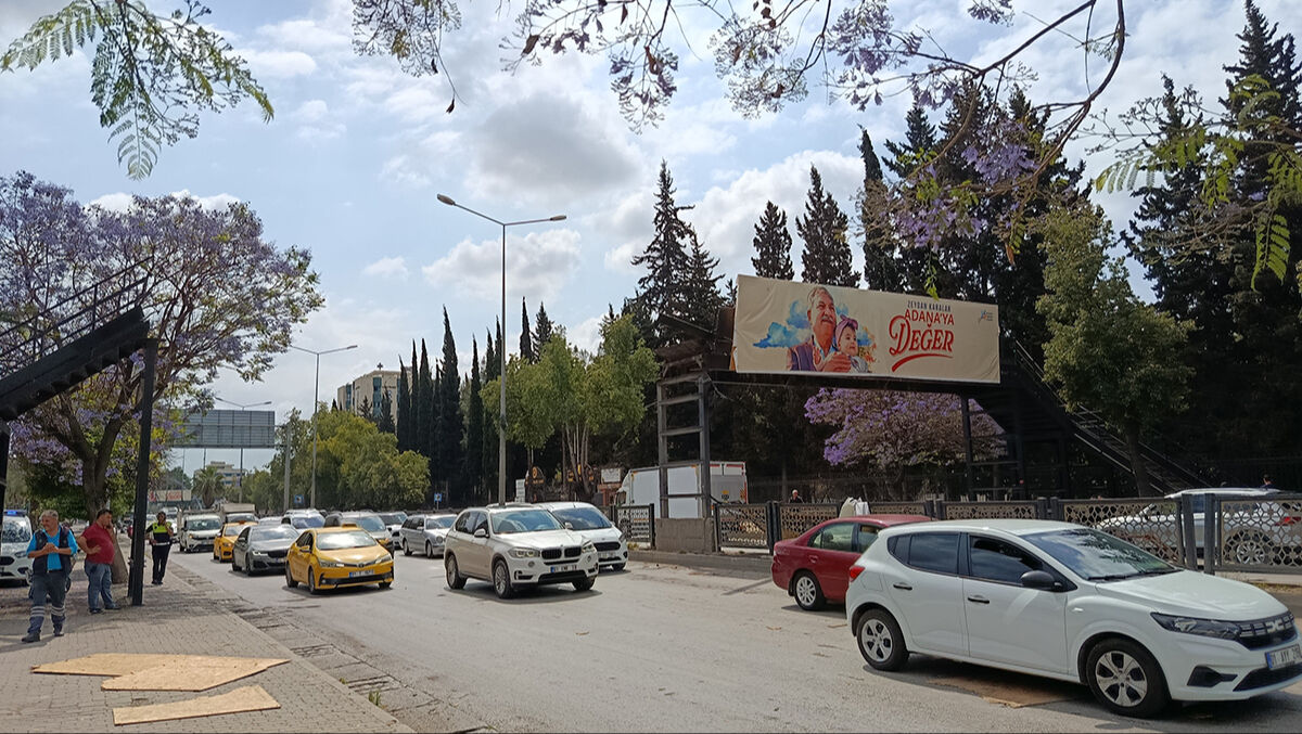 Üst geçidi koparan tır tehlike saçtı! Tırcı: Vurunca haberim oldu! - 1. Resim