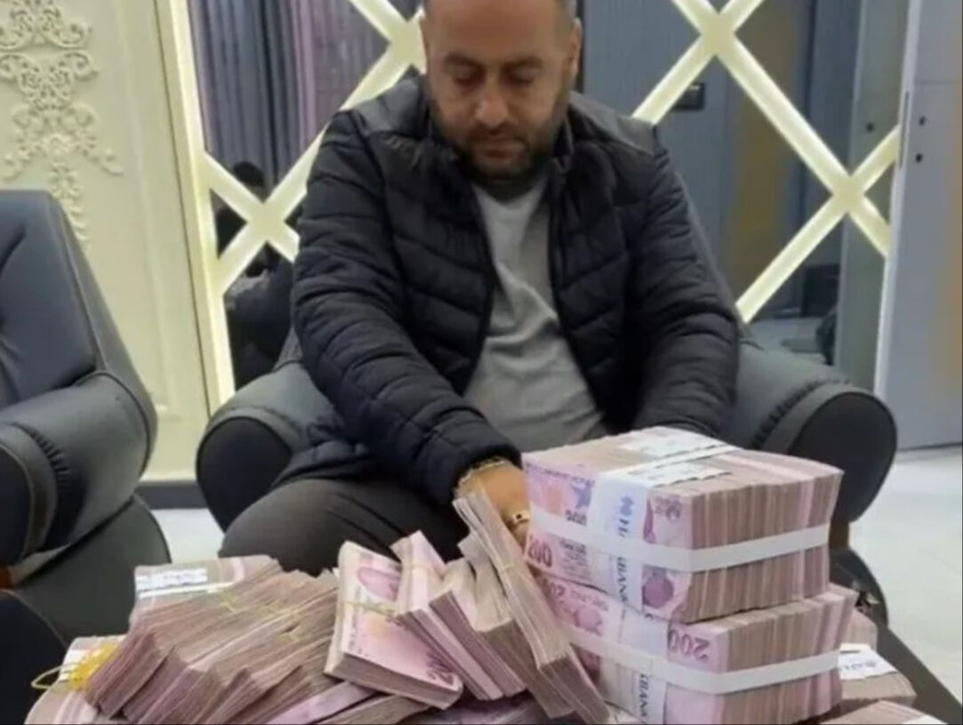 Villasını satacakken dünyası başına yıkıldı! TikTok'ta dalga geçtiler: Akıyor bugün Villasını satacakken dünyası başına yıkıldı! TikTok'ta dalga geçtiler: Akıyor bugün - 1. Resim