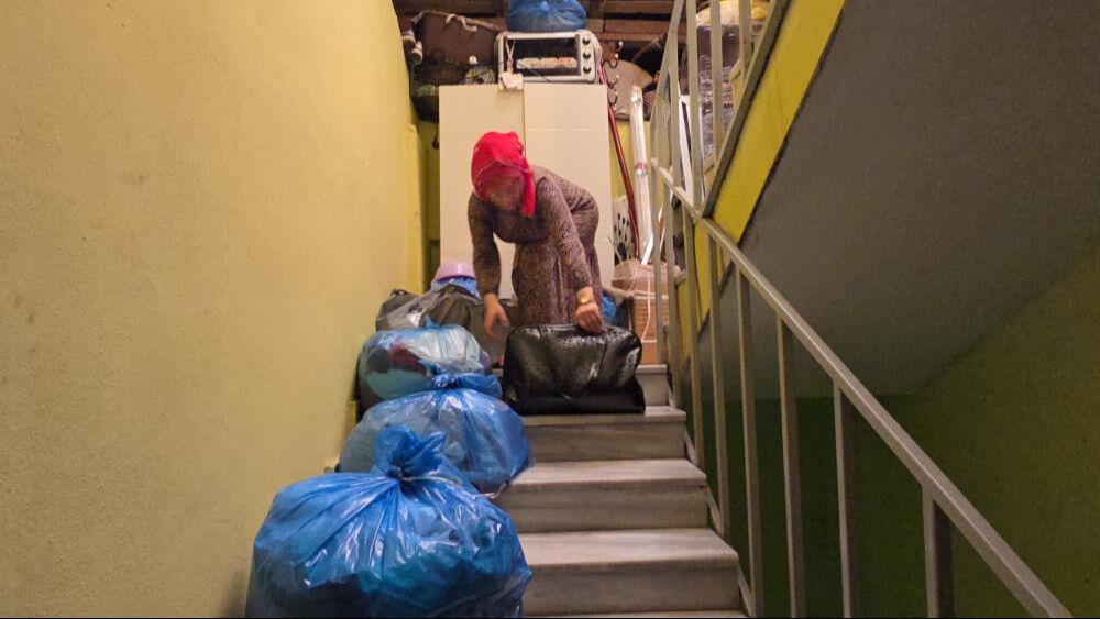 6 yıllık boşanma davası sona erdi! Evinden oldu, çatıya sığındı 6 yıllık boşanma davası sona erdi! Evinden oldu, çatıya sığındı - 1. Resim