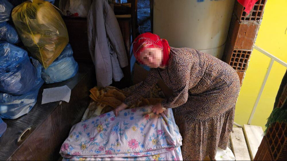 6 yıllık boşanma davası sona erdi! Evinden oldu, çatıya sığındı 6 yıllık boşanma davası sona erdi! Evinden oldu, çatıya sığındı - 2. Resim