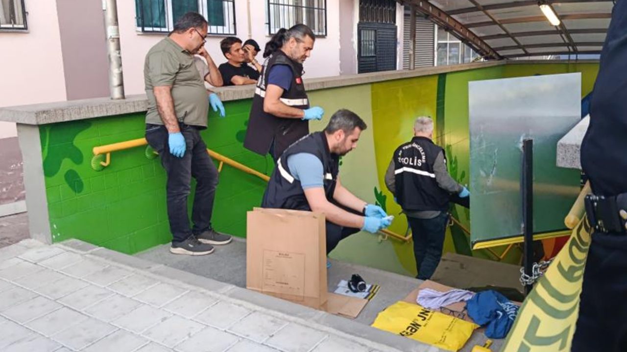 Adana'da kan donduran olay: Eski eşine alt geçitte dehşeti yaşattı! Adana'da kan donduran olay: Eski eşine alt geçitte dehşeti yaşattı!