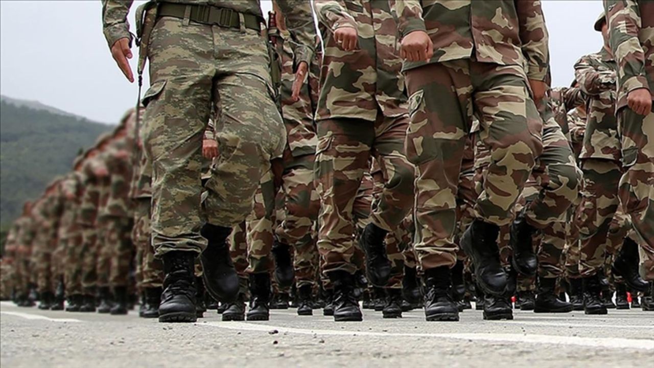 Askerlik 3 aya mı düşüyor? Askerlik süresi konuşuluyor Askerlik 3 aya mı düşüyor? Askerlik süresi konuşuluyor