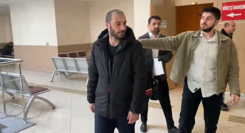 Babasına şiddet uyguladığı videoya tepki yağmıştı! Rapçi Sansar Salvo tahliye edildi Babasına şiddet uyguladığı videoya tepki yağmıştı! Rapçi Sansar Salvo tahliye edildi - 2. Resim