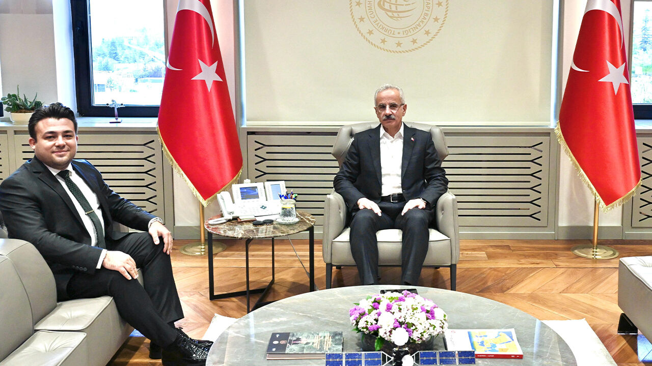 Bakan Uraloğlu açıkladı: Sosyal medyaya iki ayrı çalışma! - 1. Resim