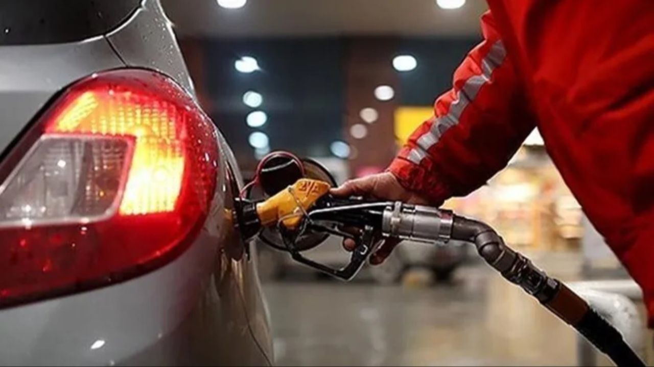 Benzine indirim var mı? Motorine indirim sonrası akaryakıt fiyatları gündeme geldi Benzine indirim var mı? Motorine indirim sonrası akaryakıt fiyatları gündeme geldi