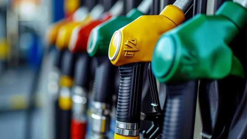 Benzine indirim var mı? Motorine indirim sonrası akaryakıt fiyatları gündeme geldi Benzine indirim var mı? Motorine indirim sonrası akaryakıt fiyatları gündeme geldi - 2. Resim