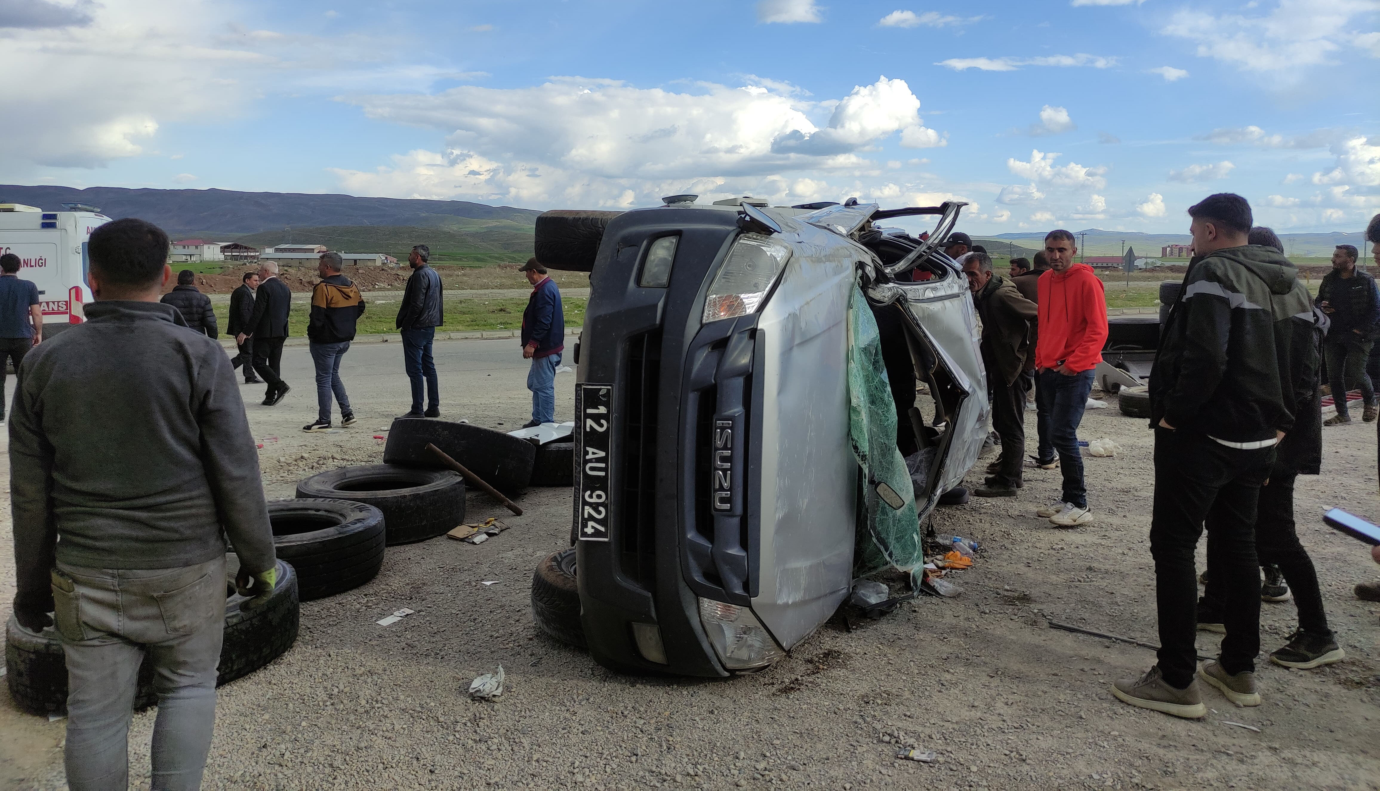 Bingöl'deki trafik kazasında can pazarı! Çok sayıda yaralı var - 2. Resim