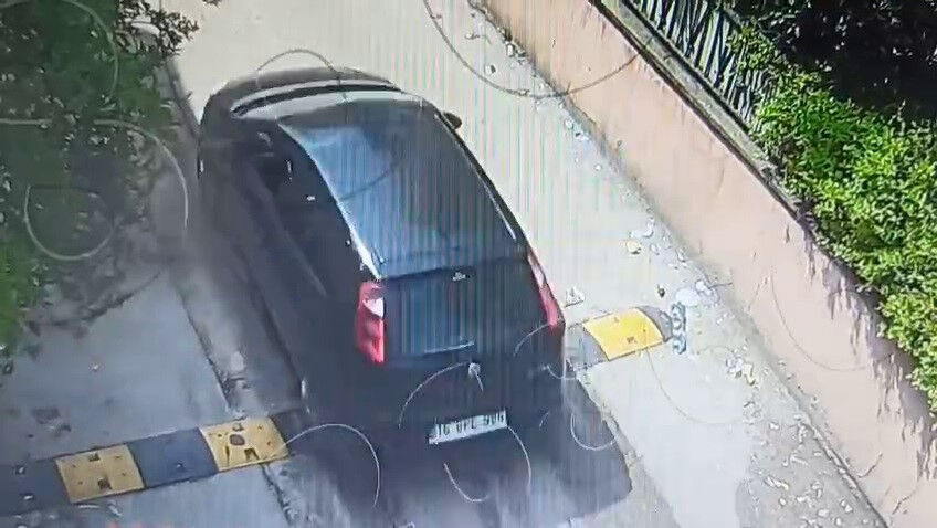 Çaldığı araç yolda bıraktı! Bursa'da fıkra gibi hırsızlık kamerada - 1. Resim