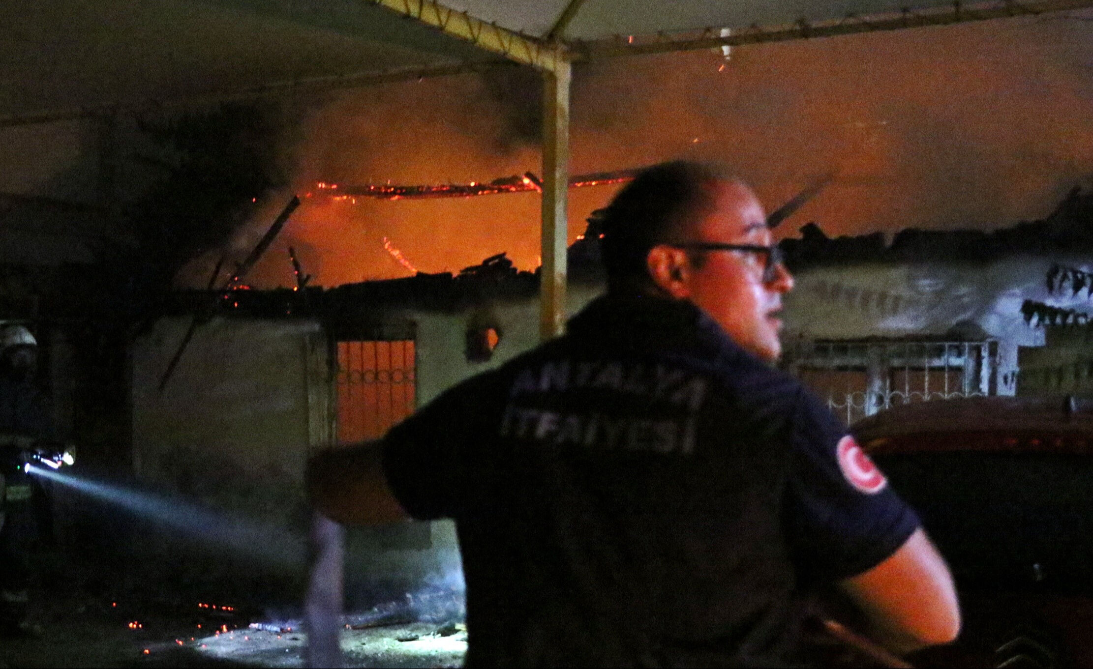 Gece yarısı sokağa döküldüler... Mahallelinin gözyaşlarını kimse durduramadı: Sebebi hayrete düşürdü! - 1. Resim