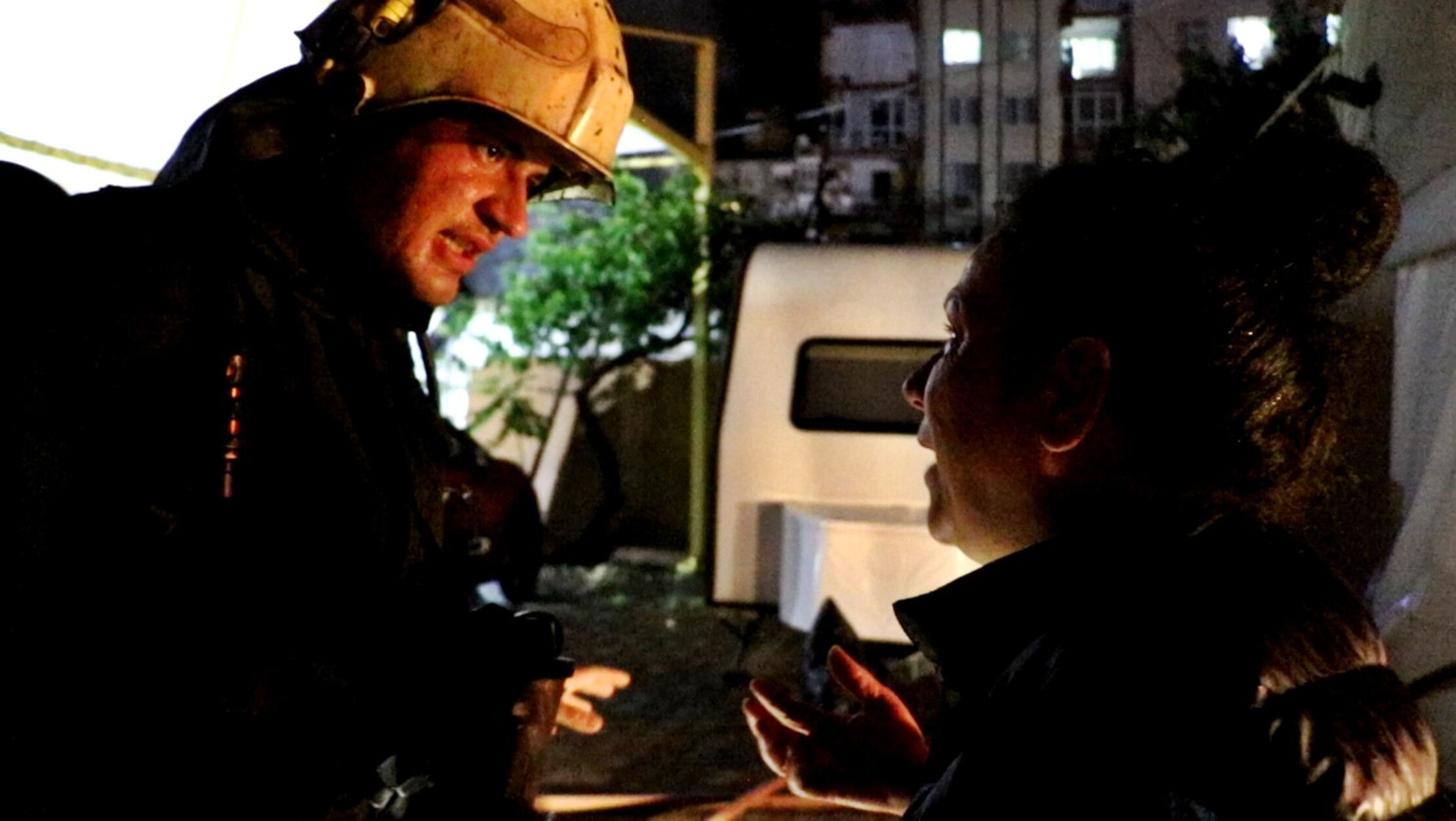 Gece yarısı sokağa döküldüler... Mahallelinin gözyaşlarını kimse durduramadı: Sebebi hayrete düşürdü! - 4. Resim