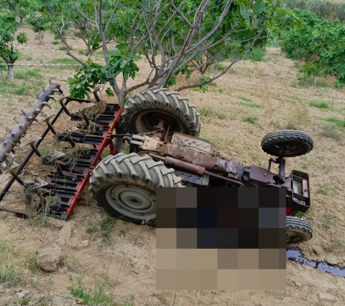 Traktör devrildi, altında kalan şahıs feci şekilde can verdi Germencik'te devrilen traktörün altında kalan şahıs hayatını kaybetti - 1. Resim