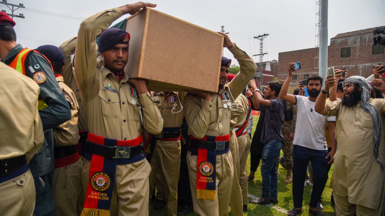 Hindistan ile Pakistan arasındaki çatışmalarda bilanço ağırlaşıyor! Can kaybı 31'e yükseldi Hindistan ile Pakistan arasındaki çatışmalarda bilanço ağırlaşıyor! Can kaybı 31'e yükseldi
