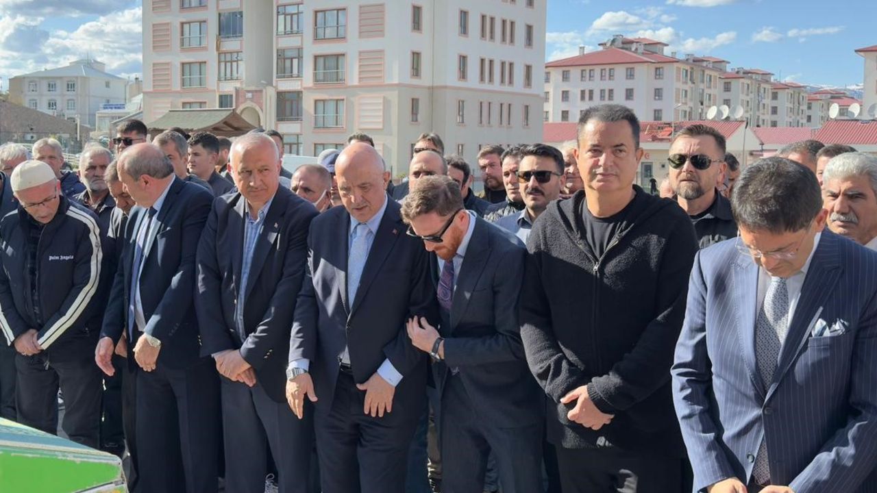 Ilıcalı ailesinin acı günü! Cenazeye Acun Ilıcalı da katıldı Ilıcalı ailesinin acı günü! Cenazeye Acun Ilıcalı da katıldı