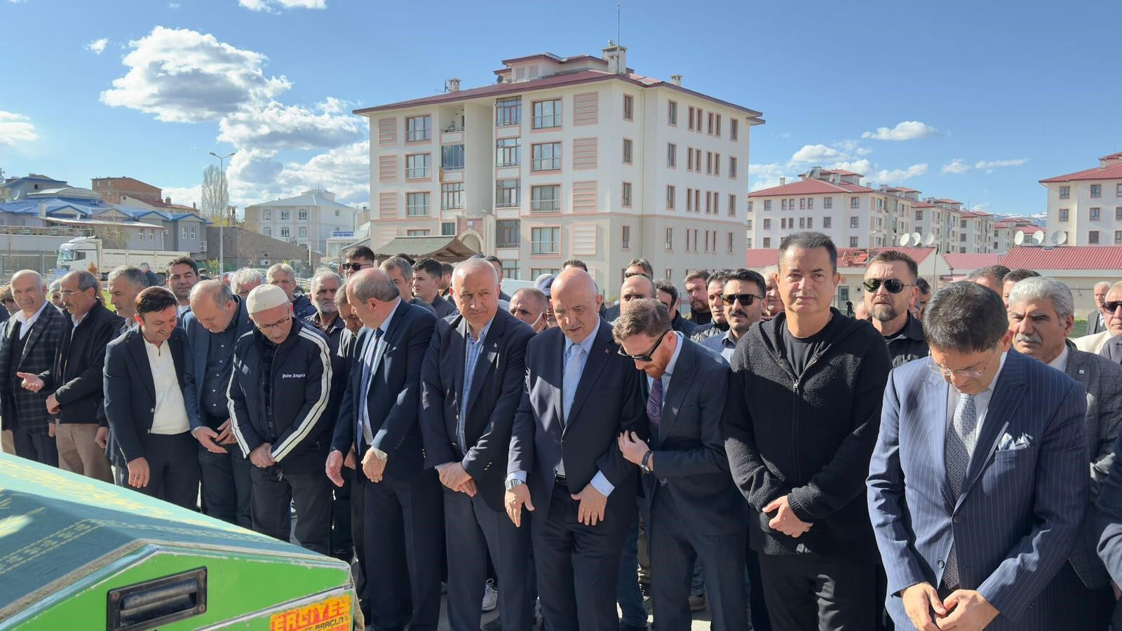 Ilıcalı ailesinin acı günü! Cenazeye Acun Ilıcalı da katıldı - 3. Resim