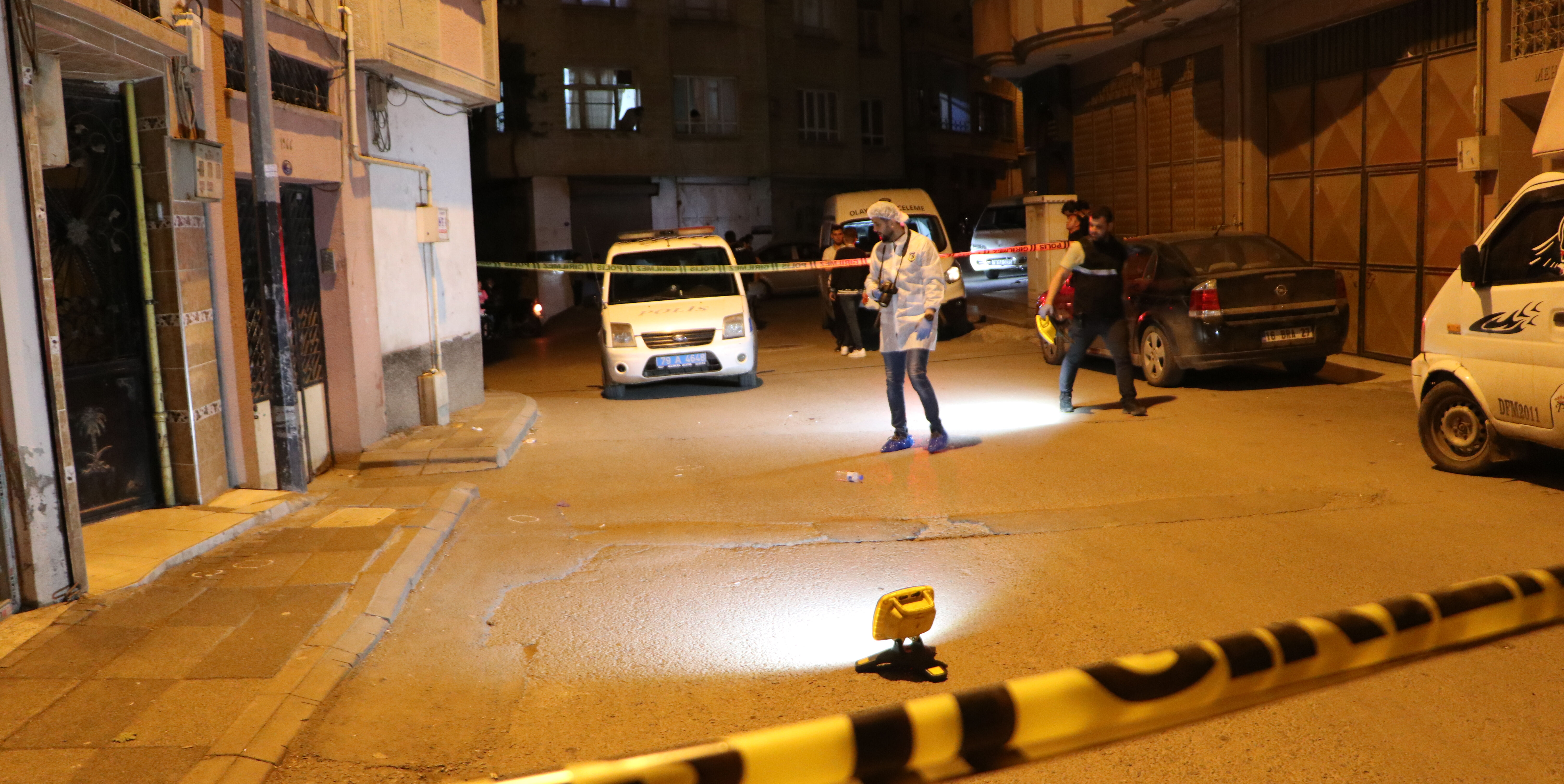 İncir çekirdeğini doldurmayacak olayda kan aktı: Baba ve oğluna kurşun yağdırdılar! İncir çekirdeğini doldurmayacak kavgada kan aktı: Baba ve oğluna kurşun yağdırdılar! - 1. Resim