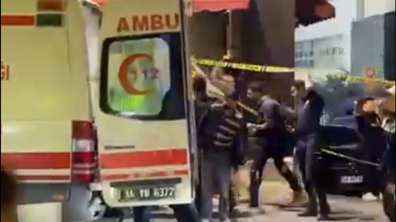 İstanbul'un göbeğinde silahlı saldırı! Beşiktaş'ta cadde ortasında yürürken vuruldu İstanbul'un göbeğinde silahlı saldırı! Beşiktaş'ta cadde ortasında yürürken vuruldu