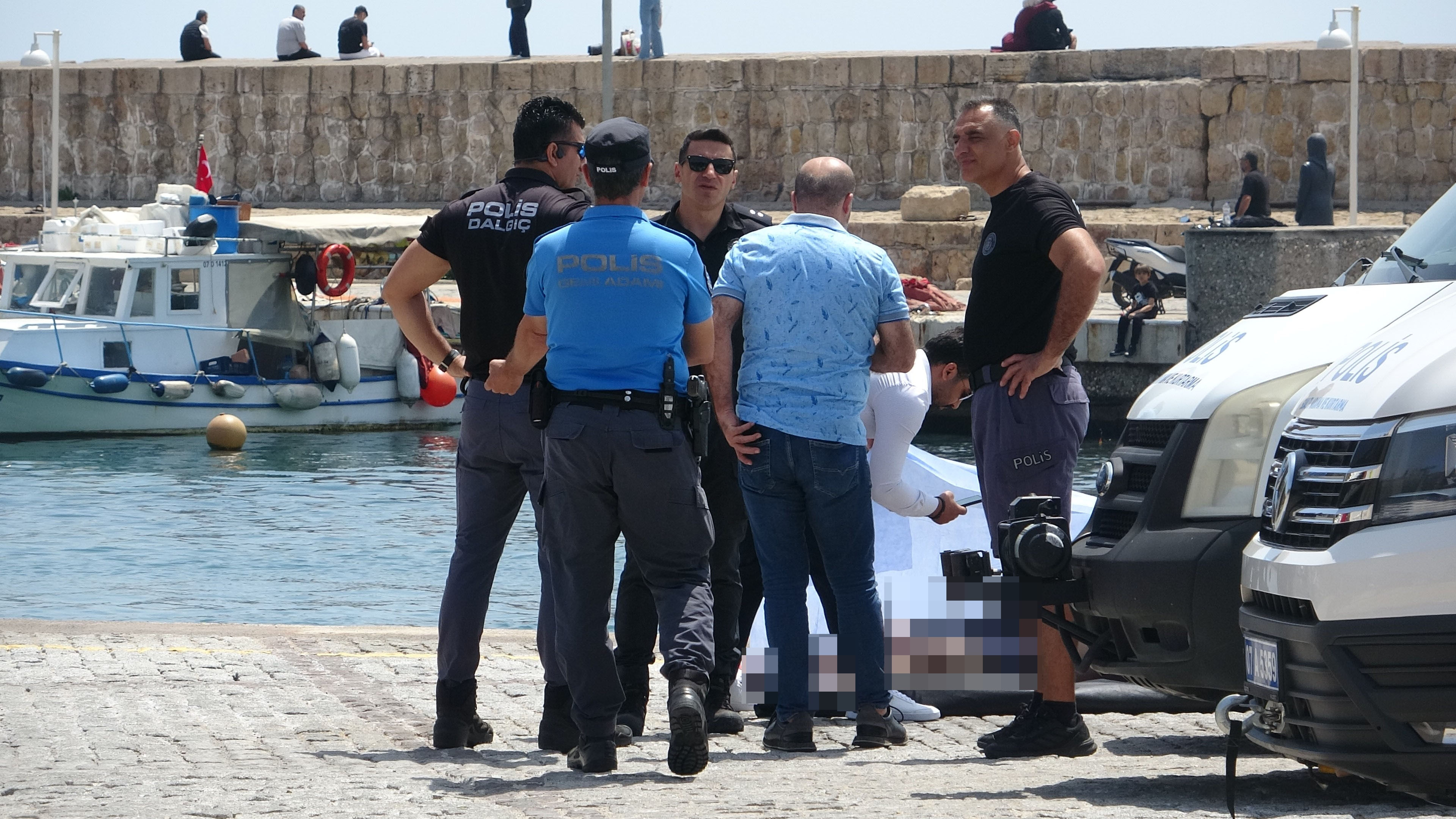 Lara sahilde denizde erkek cesedi bulundu! Sır olayı akıllı saat çözecek Lara sahilde denizde erkek cesedi bulundu! Sır olayı akıllı saat çözecek - 2. Resim